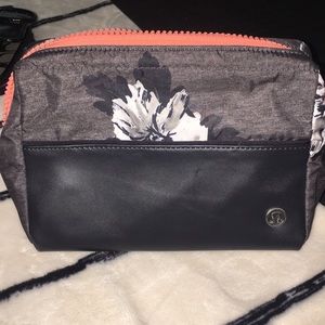 Lululemon makeup case